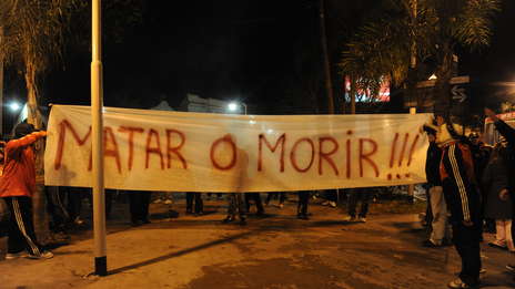 bandera-desplegada-Don-Torcuato_OLEIMA20110623_0130_5